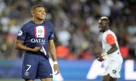 Kylian Mbappe dari PSG bersiap menghadapi Juventus