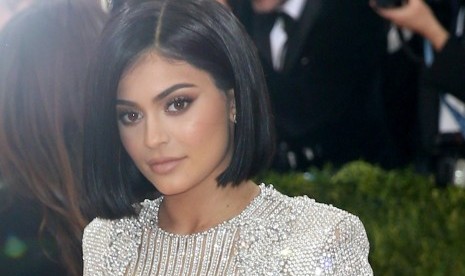 Kylie Jenner tak lagi menjadi milairder termuda yang dinobatkan Forbes.