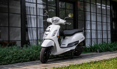 KYMCO Like ABS 150i New Vintage. Perusahaan otomotif roda dua asal Taiwan, Kymco, memastikan kehadiran pada ajang Periklindo Electric Vehicle Show (PEVS) 2023, dengan membawa segenap produk kendaraan listrik mereka.