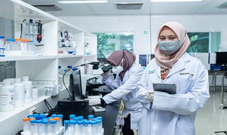 Laboratorium Bio Farma.Induk holding BUMN Farmasi, PT Bio Farma (Persero) berkolaborasi dengan 22 BUMN lainnya yang tergabung dalam Forum Tanggung Jawab Sosial & Lingkungan (TJSL) BUMN memberikan bantuan bagi masyarakat di sekitar kawasan Ketapang Banyuwangi  yang difokuskan kepada 3 sektor prioritas penyaluran. Bio Farma merupakan anggota Forum TJSL BUMN pada sektor lingkungan. 