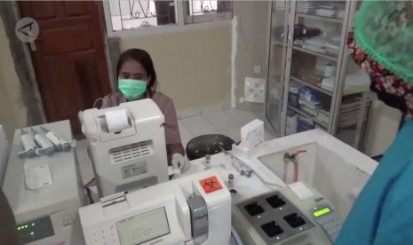 Laboratorium PCR di RS Yowari Jayapura.