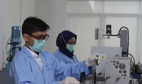 Laboratorium Uji Pelumas milik PT Surveyor Indonesia. 