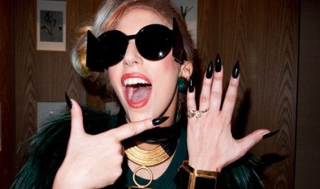 Lady Gaga pamer cincin