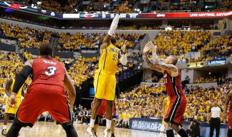 Laga Indiana Pacers Vs Miami Heat pada final NBA Wilayah Timur, Senin (19/5).