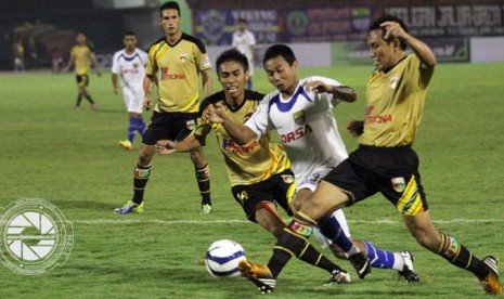 Laga Persib Bandung melawan Mitra Kukar.