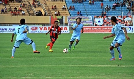 Laga Persipura Jayapura melawan Persela Lamongan.