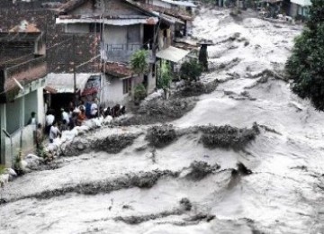 Lahar dingin Merapi lumpuhkan jalur Magelang-Yogyakarta