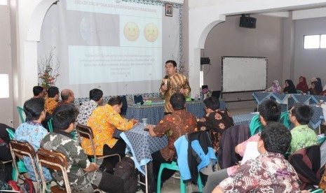 Lajnah Pendidikan dan Pengajaran (LPP) Al Irsyad Al Islamiyyah Purwokerto membekali para guru lewat Program Pelatihan Suprarasional.