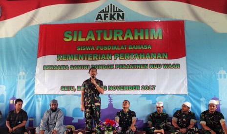 Laksamana Pertama Suprayitno saat bersilaturahim ke Pesantren Nuu Waar, Bekasi, Jawa Barat, Kamis Kemarin.