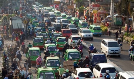 Lalu lintas Bogor yang padat membuat Pemkot Bogor berwacana mengurangi mobil pribadi pada tahun 2017.