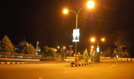 Lampu penerang jalan