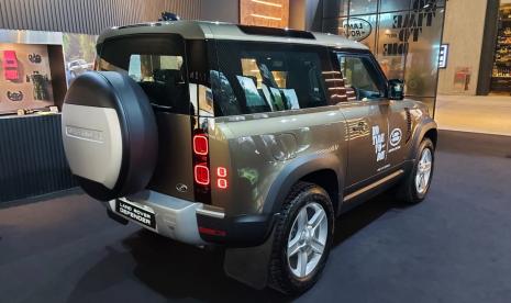 Land Rover Indonesia menghadirkan pop-up display di Ashta District 8 Jakarta seiring dengan pemutaran film No Time To Die.