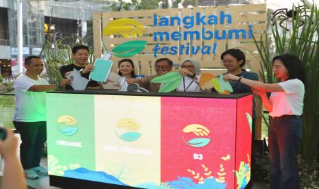 Langkah Membumi Festival dengan tema CollaborAction for the Earth pada 2-3 November 2024 menekankan pentingnya sinergi dan kolaborasi dalam menggali potensi ekonomi sirkular dan pekerjaan hijau di Indonesia. 