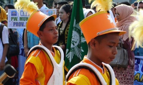 Lapangan Merdeka Kota Ambon, Provinsi Maluku, dipadati ratusan peserta pawai taaruf pada Kamis (23/2) pagi. Pawai taaruf termasuk dalam rangkaian acara Tanwir Muhammadiyah yang digelar di Islamic Center Ambon pada Jumat (24/2) sampai Ahad (26/2).  