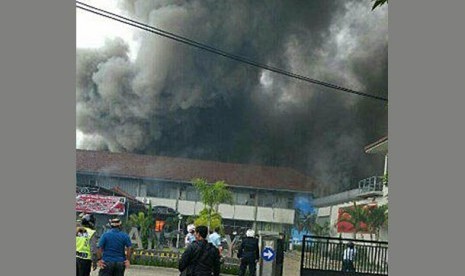 Lapas Banceuy yang terbakar di Jalan Soekano Hatta, Bandung, Sabtu (23/4).