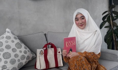 Larissa Chou (istri Alvin) meluncurkan novel berjudul Rissa.