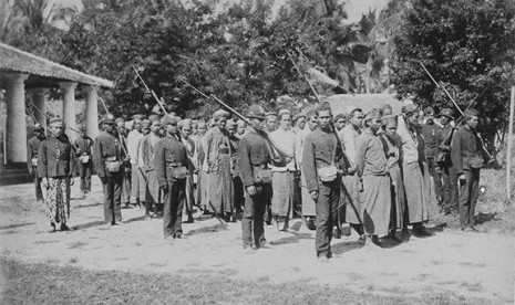 Lasykar rakyat dalam pemberontakan petani dan ulama di Banten, tahun 1888.