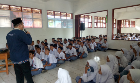  Latihan Dasar Kepemimpinan Siswa (LDKS) yang digelar SMKN 4 Kota Bogor. 