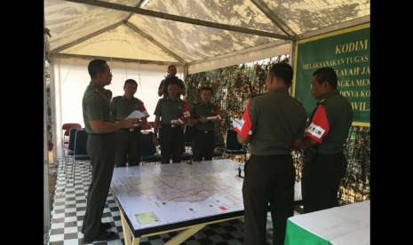 Latihan gabungan antara personil Korem 052/Wkr dan Kodim 0503/JB digelar sebagai langkah awal penanganan konflik sosial.