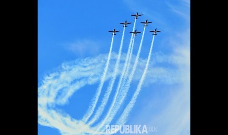 Latihan perdana tim aerobatik TNI AU Jupiter Aerobatic Team (JAT) di kawasan Changi Air Base, Singapura, Jumat (2/2).