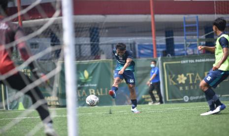 Latihan Persib Bandung di Soccer Republic, Pasteur, Kota Bandung, Selasa (28/12). 