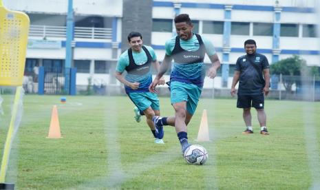 Latihan Persib Bandung di Stadion Sidolig, Kota Bandung, Kamis (11/11).