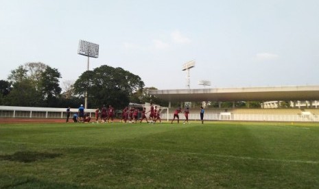 Lapangan Stadion Madya, Senayan, Jakarta, Rabu (3/7). 