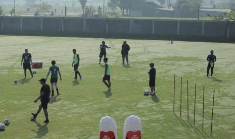 Latihan PSS Sleman di Yogyakarta Independent School, Sleman,Yogyakarta, pada Selasa (17/5/2022) lalu.