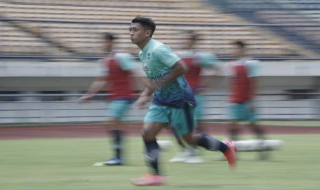 Latihan rutin Persib di Stadion Gelora Bandung Lautan Api, Kota Bandung, Rabu (6/10). 