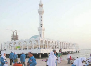 Masjid terapung menjadi salah satu obyek wisata di Laut Merah (Ilustrasi)