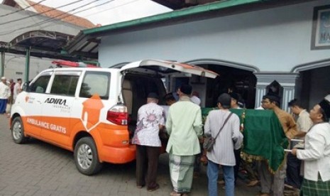 Layanan ambulans gratis dari Rumah Zakat