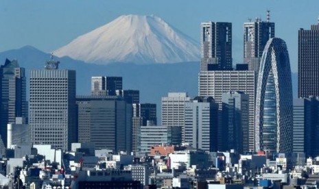 Layanan kereta api dan kereta bawah tanah di Tokyo sempat ditangguhkan beberapa saat akibat adanya peringatan gempa yang ternyata palsu 