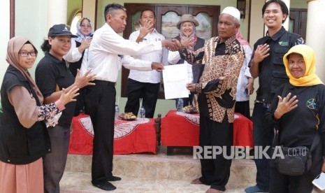 Layanan Kesehatan Cuma-Cuma (LKC) Dompet Dhuafa Banten meluncurkan Kampung Sehati (Sehat Sanitasi) berlokasi di RT 01/08 Kampung Ciwaru, Kelurahan Cipocok Jaya, Kecamatan Cipocok Jaya, Kota Serang,Rabu (20/11).