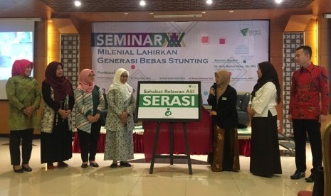 Layanan Kesehatan Cuma-Cuma (LKC) Dompet Dhuafa meresmikan gerakan Sahabat Relawan Asi (Serasi) dalam seminar Milenial Lahirkan Generasi Bebas Stunting di Aula RS Sari Asih, Ciputat, Tangerang Selatan, Kamis (23/1).