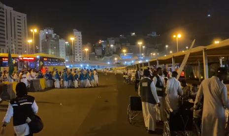 Layanan kursi roda resmi di sekitar Masjidil Haram, Makkah