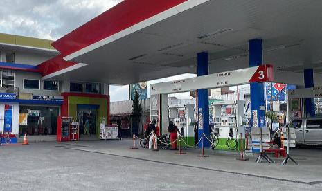 Layanan pembelian BBM di salah satu SPBU Pertamina. Pertamina memberikan diskon Rp 250 per liter untuk produk Pertamax melalui transaksi menggunakan aplikasi MyPertamina.