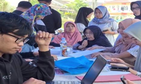 Layanan Si Jempol disambut antusias warga khususnya kalangan emak-emak.