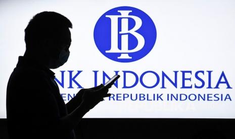 Layar memampilkan logo Bank Indonesia (BI) di Jakarta, Kamis (17/6/2021). . 