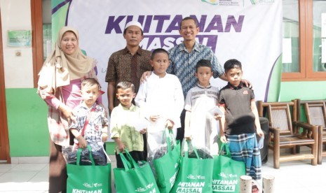 Laz Chevron gandeng  Rumah Zakat  gelar khitanan massal.