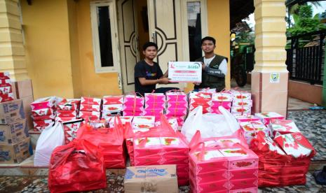 LAZ Harapan Dhuafa bersinergi dengan beberapa Lembaga melakukan aksi respon cepat dengan menyalurkan bantuan berupa paket 1000 box makanan siap saji untuk berbuka puasa dan sahur, vitamin anak dan 45 paket bantuan pangan, hal ini dikarenakan penyintas belum bisa melakukan aktifitas memasak seperti biasa. 