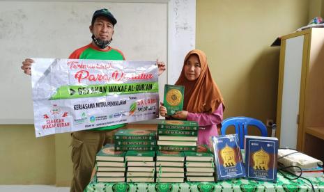 LAZ Nahwa Nur sebagai Lembaga Amil Zakat Tingkat Kabupaten Bogor  mempunyai program Tebar 10.000 Alquran di Kabupaten Bogor. Dengan menggandeng Yayasan Salam Sejahtera, SBN Fondation dan beberapa komunitas mengadakan Expedisi Tebar Quran di wilayah Bogor Barat.