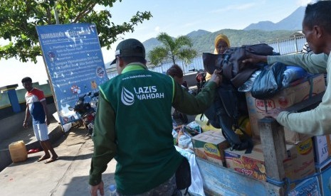  LAZIS Wahdah dan Wahdah Peduli bersama tim Gabungan TNI, POLRI, TAGANA, BNPB dan NGO yang tergabung dalam FOZ melakukan penyisiran dan Assessment ke seluruh area pesisi Kecamatan Gane luar, Gane Dalam dan Gane Barat serta ke Pulau Obi utk selanjutnya memetakan dalam pembagian Distribusi Logistik dan pelayanan Medis untuk para Korban Gempa.