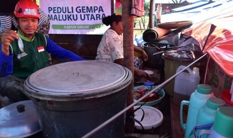 LAZIS Wahdah telah mengirim tim untuk membangun dapur umum lapangan di Desa Gane Dalam, Kec. Gane Barat Selatan, Kab. Halmahera Selatan, Maluku Utara.