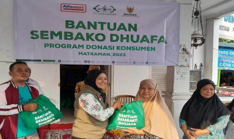 LAZISNU PBNU bersama PT Sumber Alfaria Trijaya (Alfamart) kembali menyalurkan bantuan kepada  dhuafa