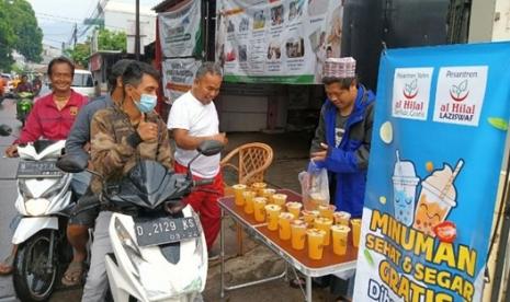 Laziswaf Pesantren Al Hilal Sarat Kegiatan Berbagi 