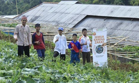 Laznas Baitul Maal Hidayatullah (BMH) Perwakilan Jabar bersama Pondok Pesantren Tahfidz Agropreneur menggulirkan Program Kemandirian Ekonomi Pesantren di Desa Cimanggu, Kecamatan Ngamprah, Kabupaten Bandung Barat. 