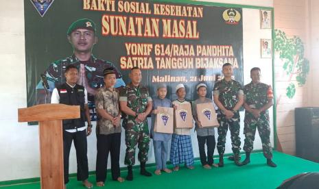 Laznas BMH bersama Yonif 614/Raja Pandhita melaksanakan Bakti Sosial Kesehatan berupa khitanan masal gratis  di Pondok Pesantren Hidayatullah Malinau, Kalimantan Utara, Selasa  (21/6).