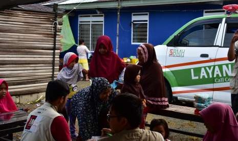 Laznas BMH, IMS dan Sahabat Al-Aqsha memberikan layanan medis kepada pengungsi di Kabupaten Donggala.