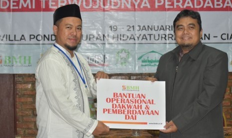 Laznas BMH memberikan dukungan operasional dakwah kepada para dai yang berdakwah di ibu kota.