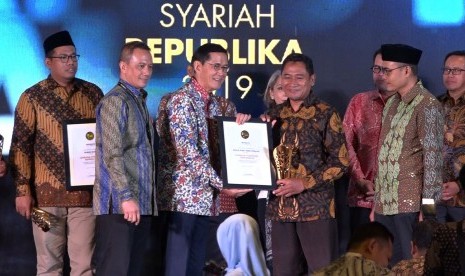 Laznas BMH menerima penhargaan Anugerah Syariah Republika (ASR) sebagai Lembaga Filantropi Terinspiratif.